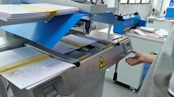 หนังสือพระคัมภีร์ Case Spine Rounding Machine หนังสือปกแข็ง เครื่องกลมกลม MF-PRM420